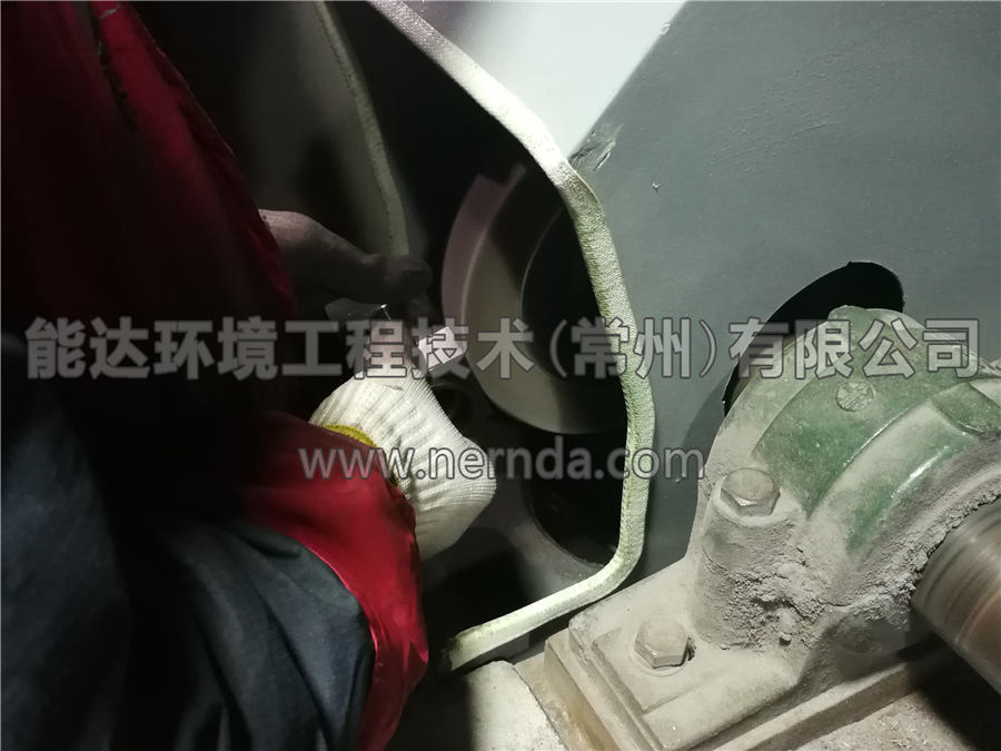  使用了我公司設(shè)計(jì)生產(chǎn)的濾筒除塵設(shè)備一段時(shí)間后，工人的工作環(huán)境得到了大大的改善