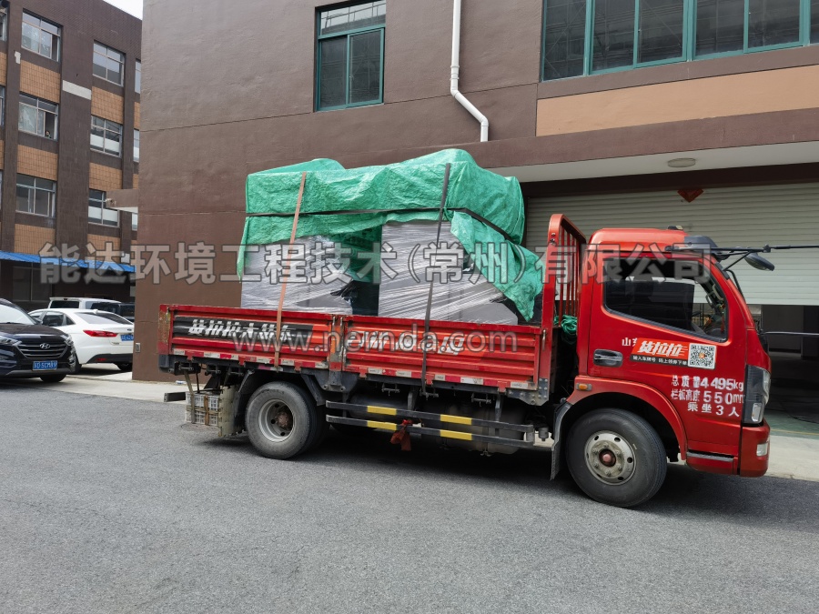 防爆濕式除塵工作臺(tái)裝車(chē)發(fā)貨照3